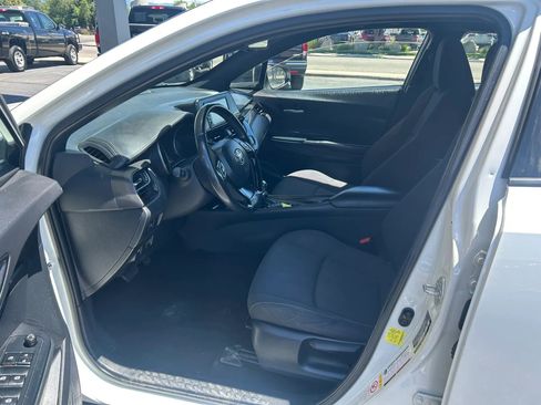 Used 2018 Toyota C-HR XLE FWD image 11