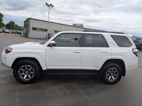 Used 2023 Toyota 4Runner TRD Off-Road Premium w/ Moonroof Package AWD/4WD image 3