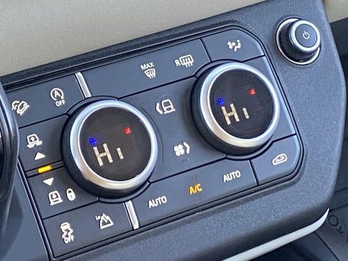 Used 2020 Land Rover Defender 110 SE image 17