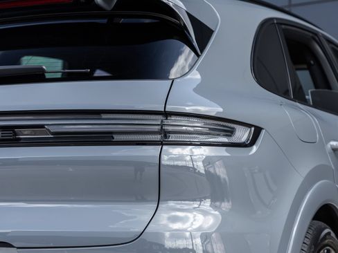 Certified 2026 Porsche Cayenne GTS AWD/4WD image 15