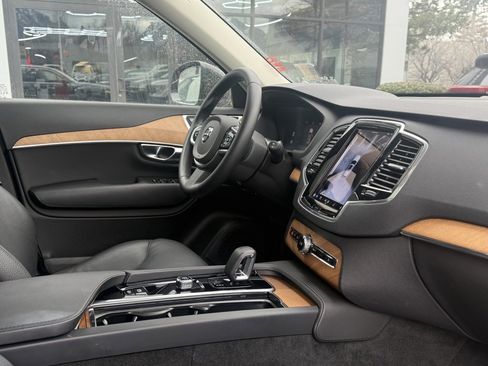 Used 2025 Volvo XC90 B6 Ultra image 32