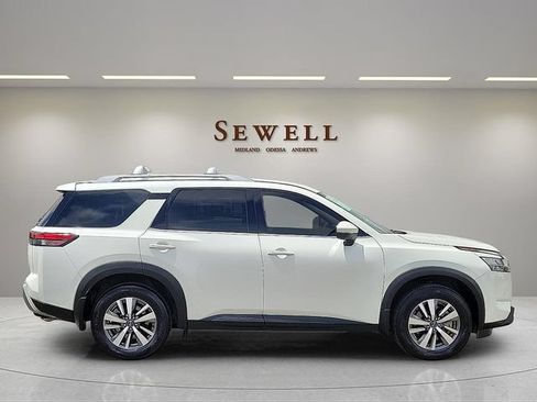 Used 2022 Nissan Pathfinder SL FWD image 6