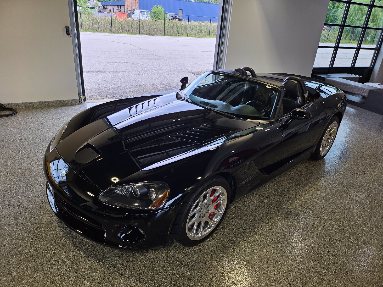 Used 2005 Dodge Viper SRT-10 RWD image 2