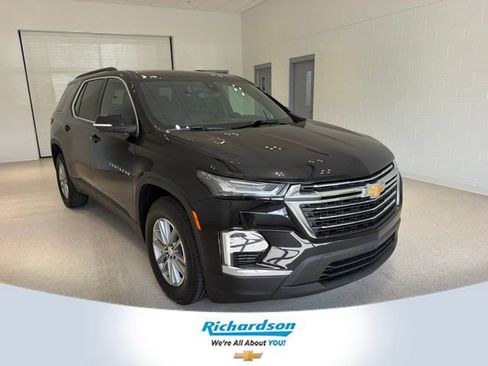Used 2023 Chevrolet Traverse LT FWD image 1