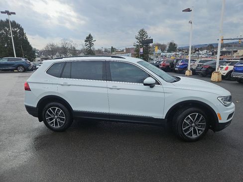 Used 2018 Volkswagen Tiguan SE w/ 3rd Row Seat Package image 2