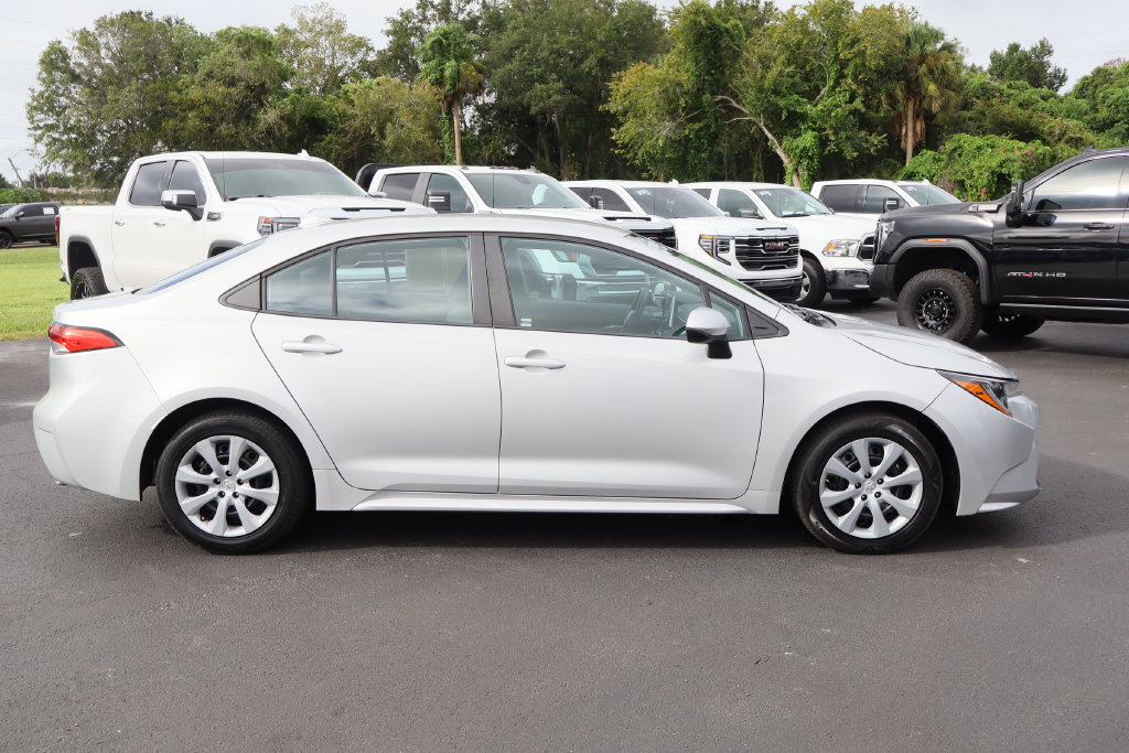Used 2020 Toyota Corolla LE FWD image 10