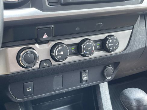Used 2019 Toyota Tacoma SR5 AWD/4WD image 21