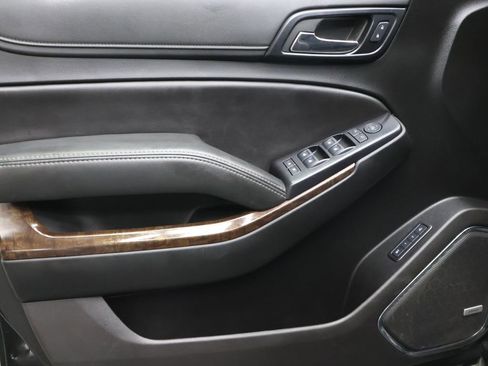 Used 2018 Chevrolet Tahoe LT image 16