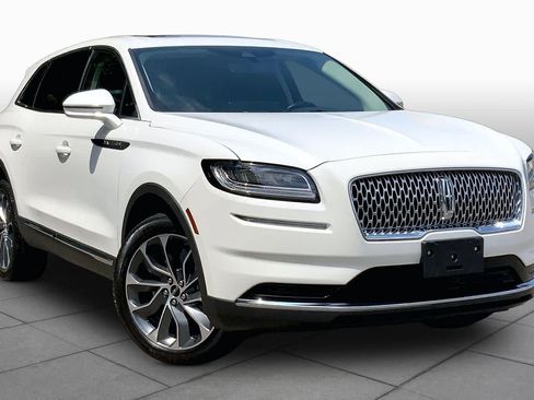 Used 2023 Lincoln Nautilus Reserve AWD/4WD image 3