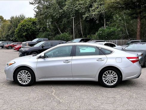 Used 2013 Toyota Avalon XLE Touring w/ Preferred Accessory Package FWD image 7