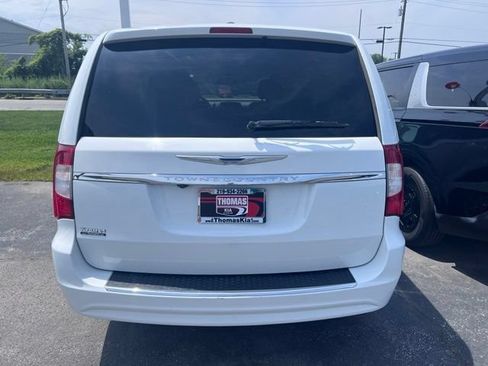 Used 2016 Chrysler Town & Country Touring w/ Driver Convenience Group FWD image 13