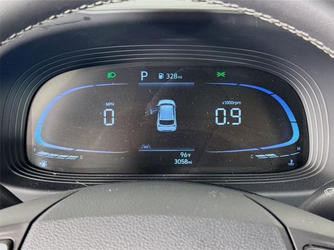 Certified 2025 Hyundai Venue SEL FWD image 13