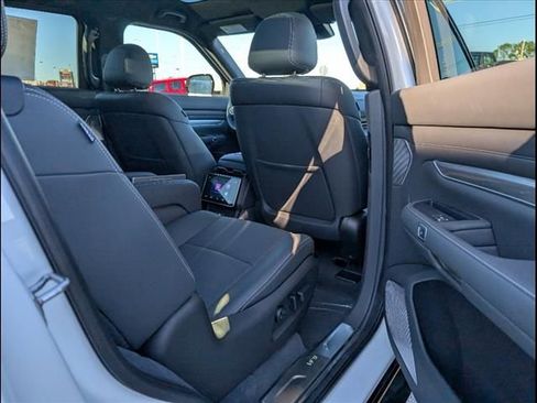 New 2024 VinFast VF 9 Plus image 24