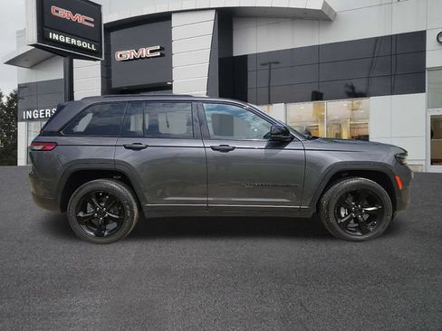 Used 2023 Jeep Grand Cherokee Altitude AWD/4WD image 24
