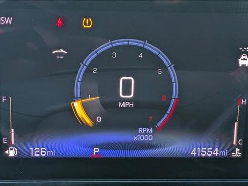 Used 2024 Chevrolet Trax RS w/ Sunroof Package FWD image 11