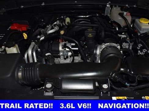 Used 2023 Jeep Wrangler Unlimited Rubicon w/ Cold Weather Group AWD/4WD image 10