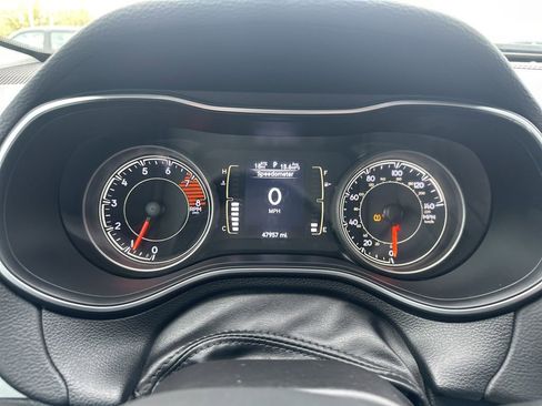 Used 2022 Jeep Cherokee Latitude AWD/4WD image 2