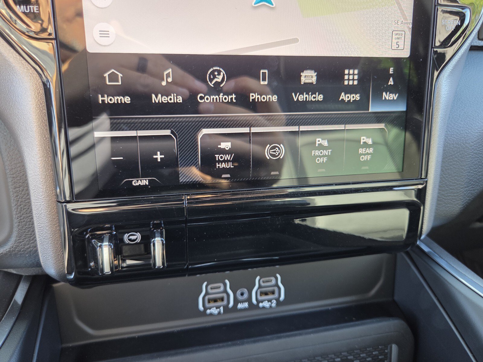 Used 2025 RAM 2500 Laramie AWD/4WD image 30