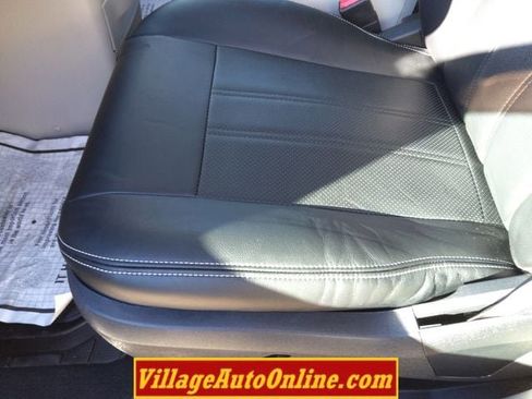 Used 2014 Chrysler Town & Country Touring w/ Trailer Tow Group image 18