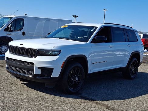 Used 2024 Jeep Grand Cherokee L Laredo AWD/4WD image 6