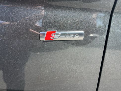 Used 2023 Audi Q5 2.0T Premium w/ Convenience Package image 8