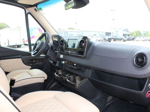 Used 2021 Mercedes-Benz Sprinter 3500 image 23