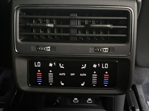 Used 2025 Audi Q8 Premium Plus AWD/4WD image 37