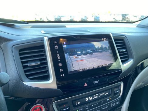 Used 2018 Honda Pilot Touring image 38