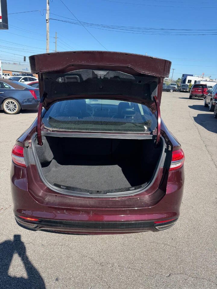 Used 2017 Ford Fusion SE w/ Equipment Group 201A FWD image 19