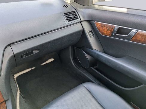 Used 2009 Mercedes-Benz C 300 Sedan image 15