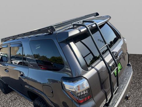 Used 2020 Toyota 4Runner SR5 AWD/4WD image 15