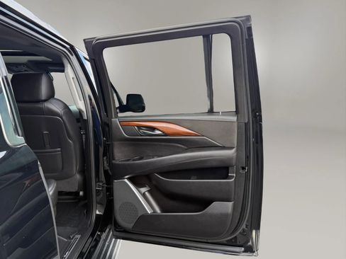 Used 2019 Cadillac Escalade ESV Luxury image 28