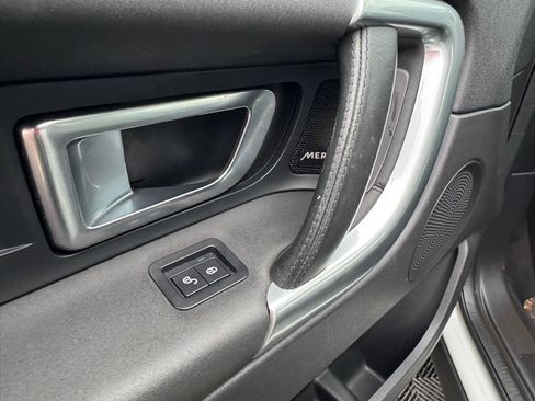 Used 2018 Land Rover Discovery Sport HSE image 44