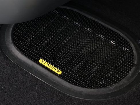 Used 2018 Jeep Wrangler Sahara w/ Connectivity Group image 9