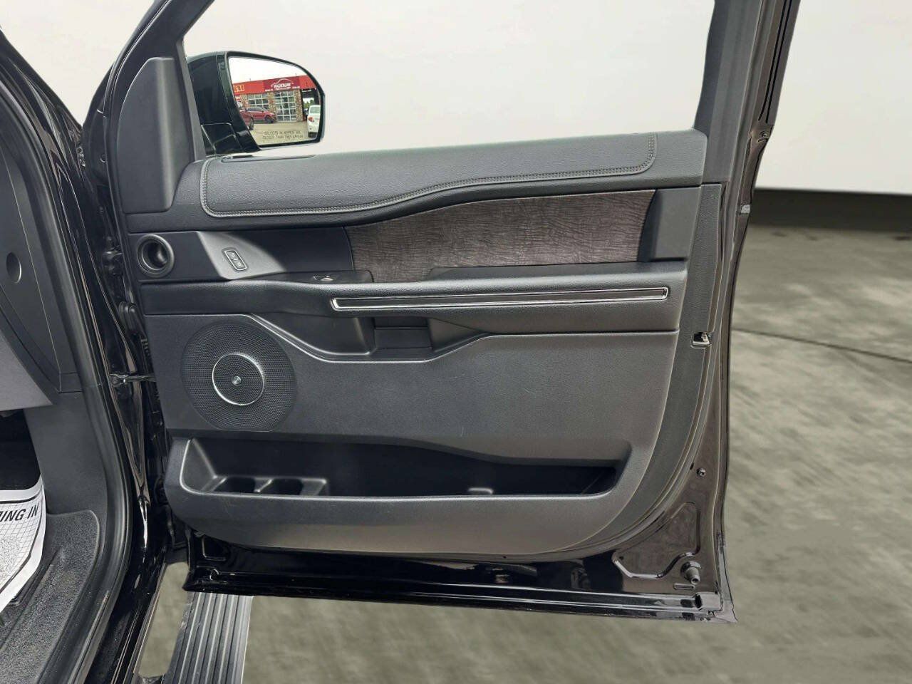 Used 2021 Ford Expedition Max Limited RWD image 25