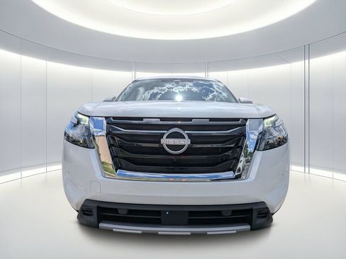 Used 2025 Nissan Pathfinder SL FWD image 9
