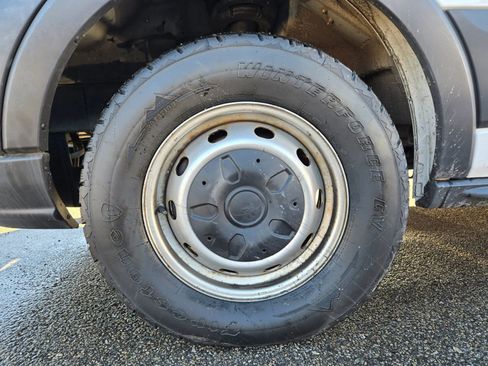 Used 2018 Ford Transit 250 Medium Roof w/Sliding Side Doo image 9