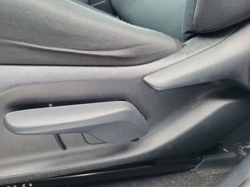 Used 2020 Toyota RAV4 LE image 13