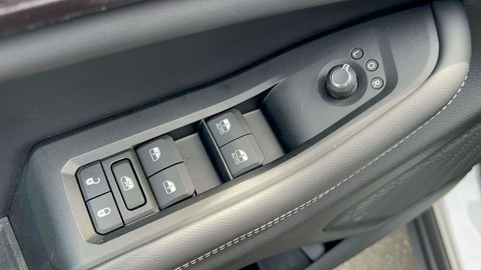 Used 2023 Jeep Grand Cherokee Laredo AWD/4WD image 21