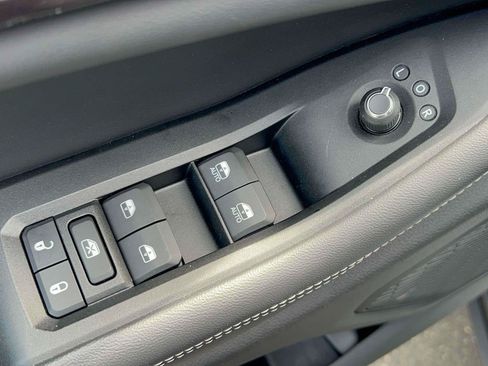 Used 2023 Jeep Grand Cherokee Laredo AWD/4WD image 21