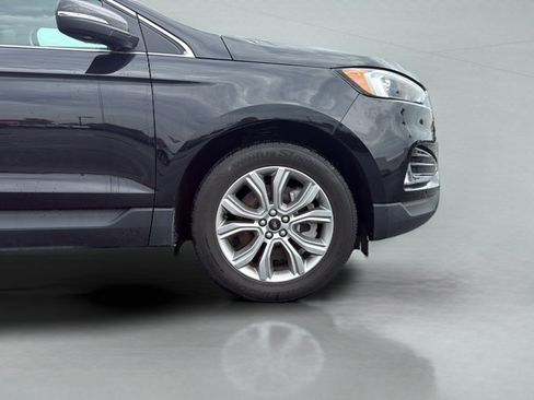 Certified 2024 Ford Edge Titanium AWD/4WD image 33