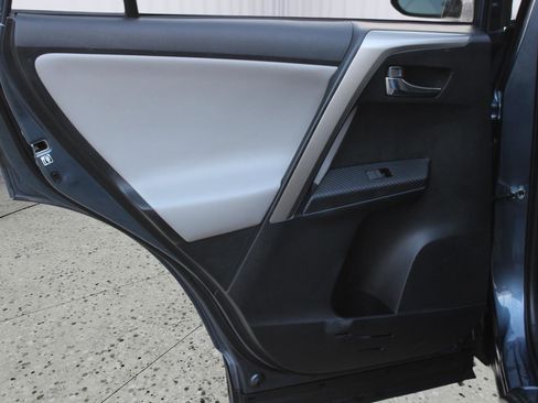 Used 2014 Toyota RAV4 Limited image 41