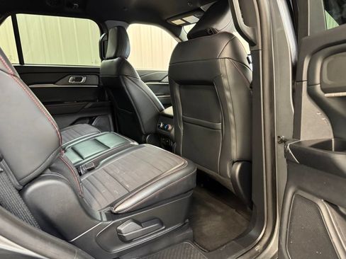 Used 2025 Ford Explorer ST-Line w/ ST-Line Street Pack AWD/4WD image 25