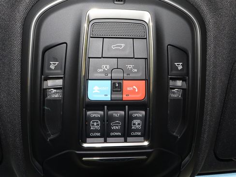 New 2025 Jeep Grand Cherokee Overland w/ Luxury Tech Group IV image 31