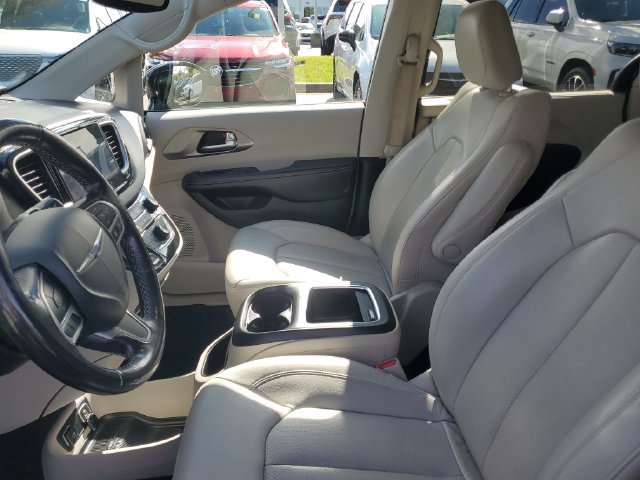 Used 2021 Chrysler Pacifica Touring-L FWD image 19