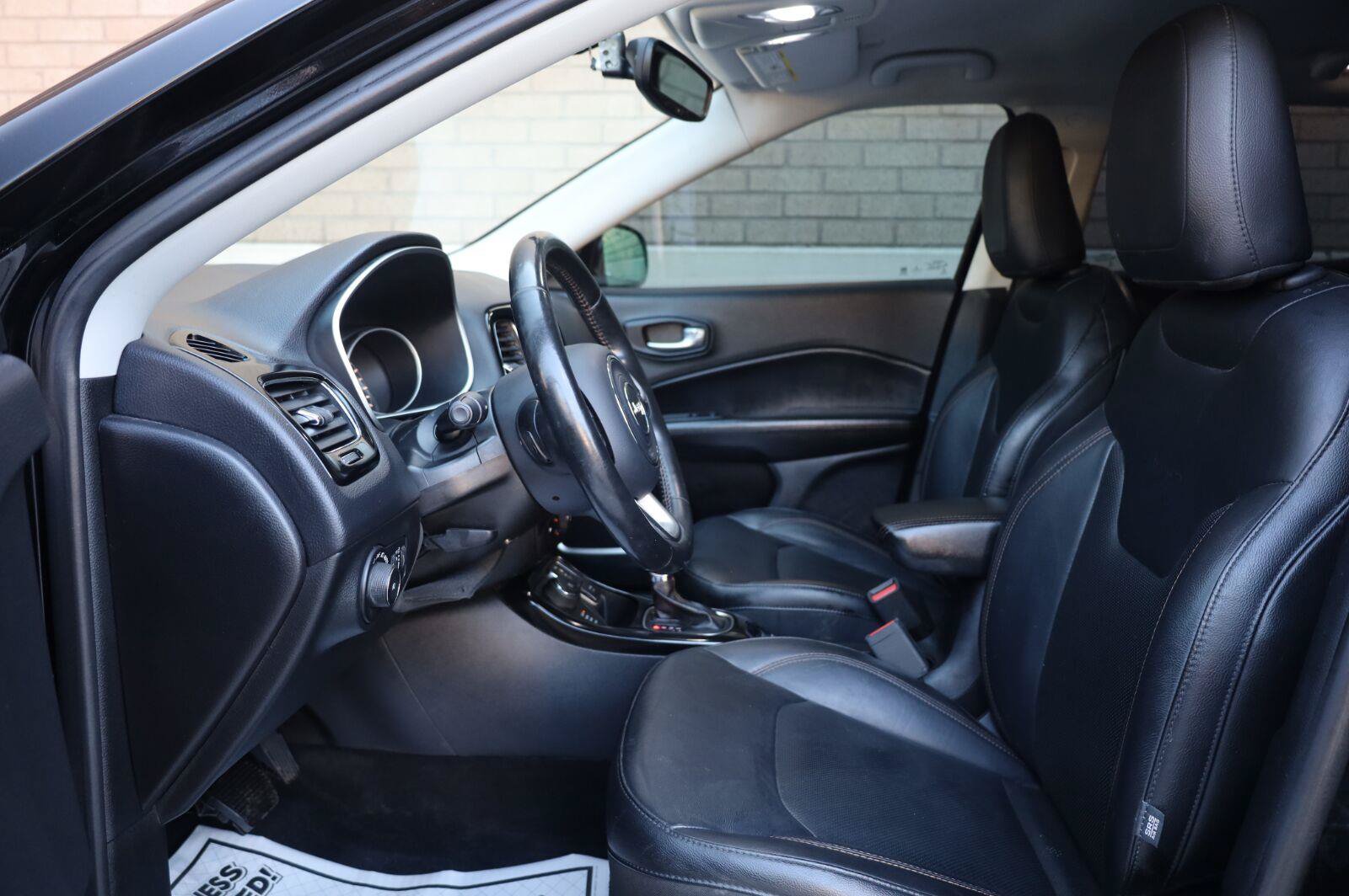 Used 2018 Jeep Compass Limited AWD/4WD image 17