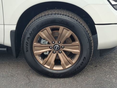 Used 2024 Nissan Titan SV w/ SV Bronze Edition Package image 11