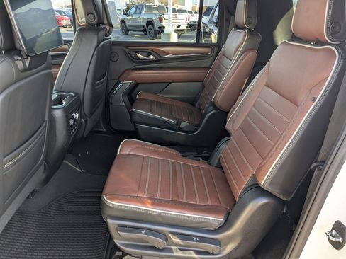 Used 2023 GMC Yukon XL Denali Ultimate image 32