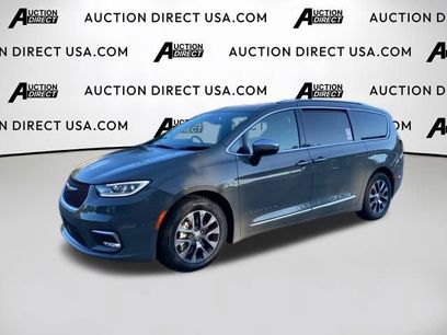 Used 2023 Chrysler Pacifica Pinnacle