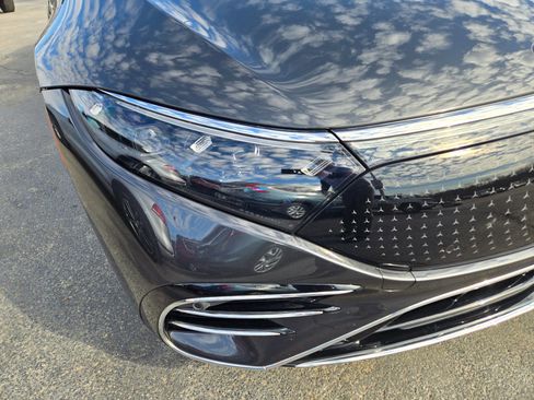 Used 2023 Mercedes-Benz EQS 580 4MATIC Sedan w/ Exclusive Trim Package image 15